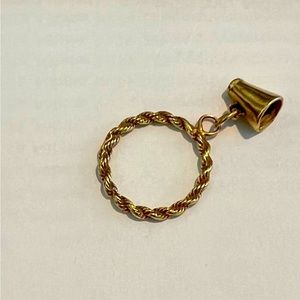 Gold rope ring w/ Megaphone charm. Size 6. James Avery